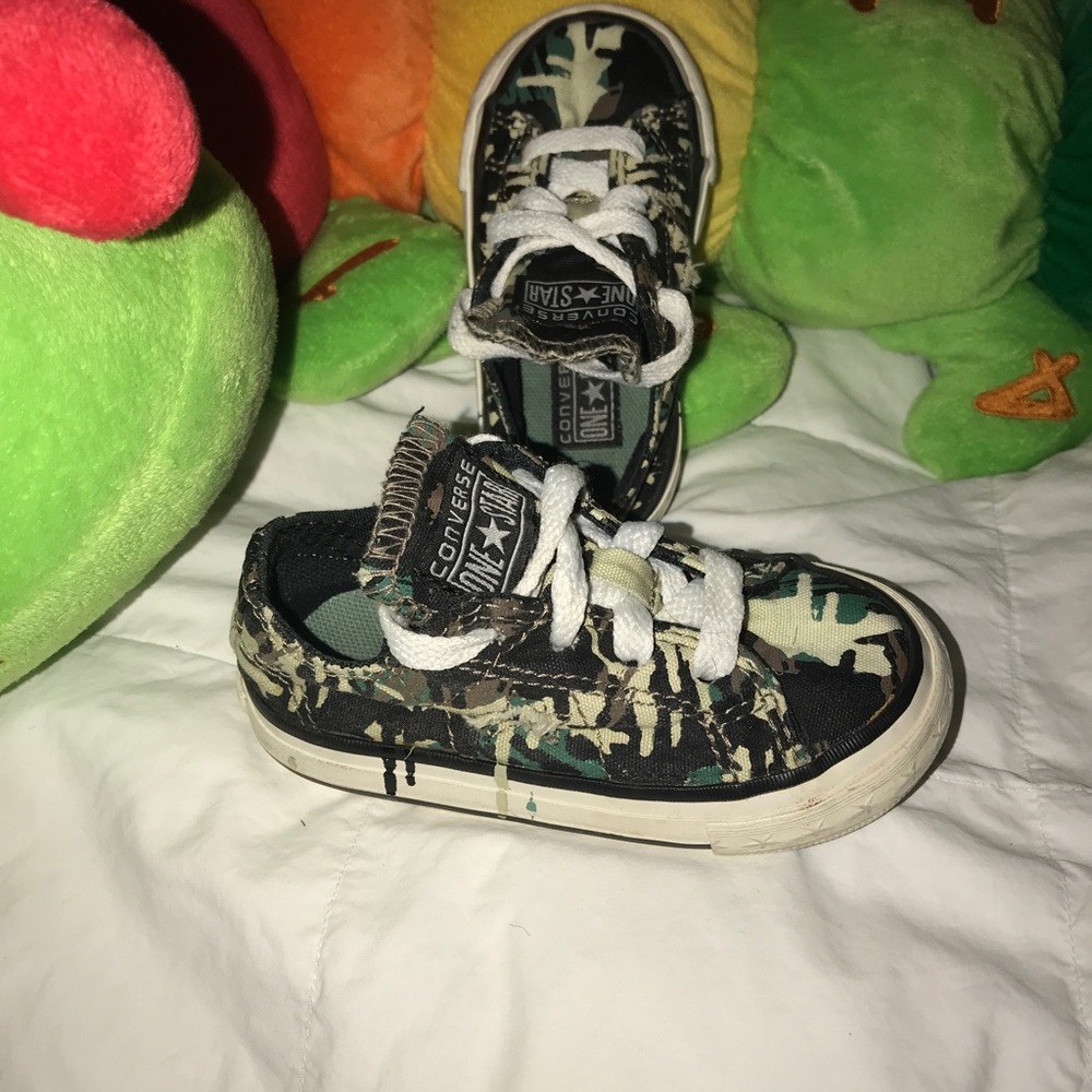 🌈Baby Converse One Star in Camo, Sz 5 NEVER WORN